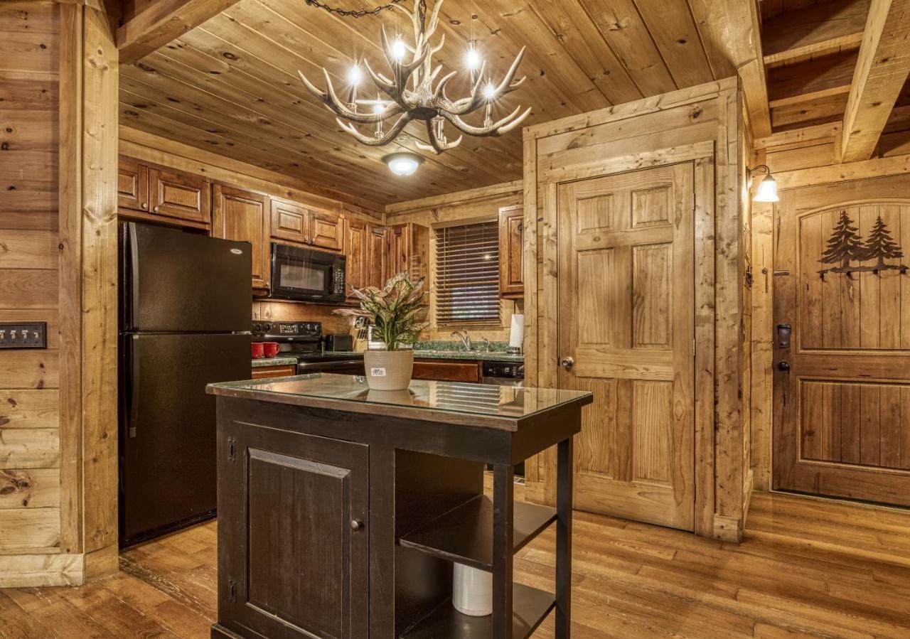 Bridgewood Cabin, Hot Tub, 1089 Of Free Attraction Tickets For Each Paid Day, Dollywood And More! Pigeon Forge Esterno foto