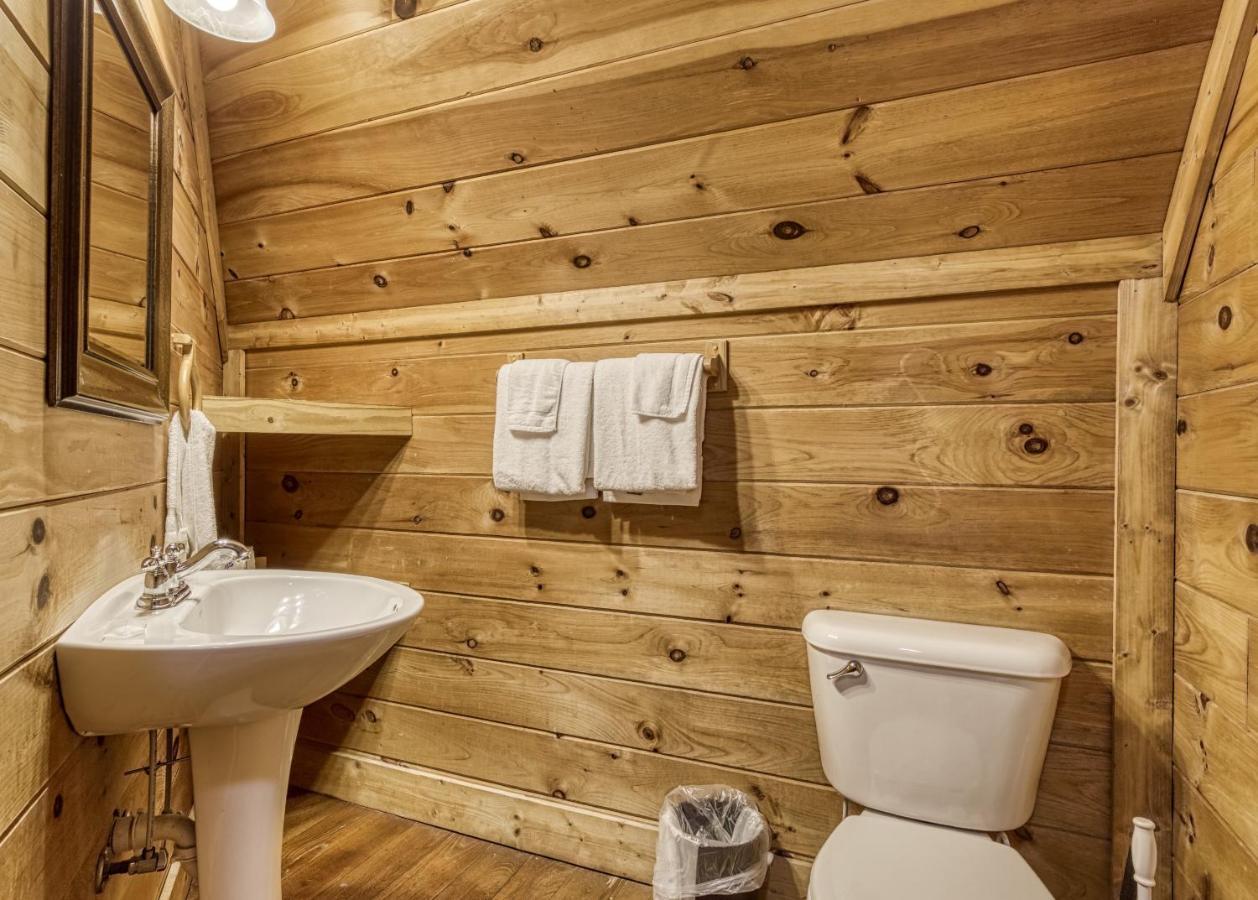 Bridgewood Cabin, Hot Tub, 1089 Of Free Attraction Tickets For Each Paid Day, Dollywood And More! Pigeon Forge Esterno foto