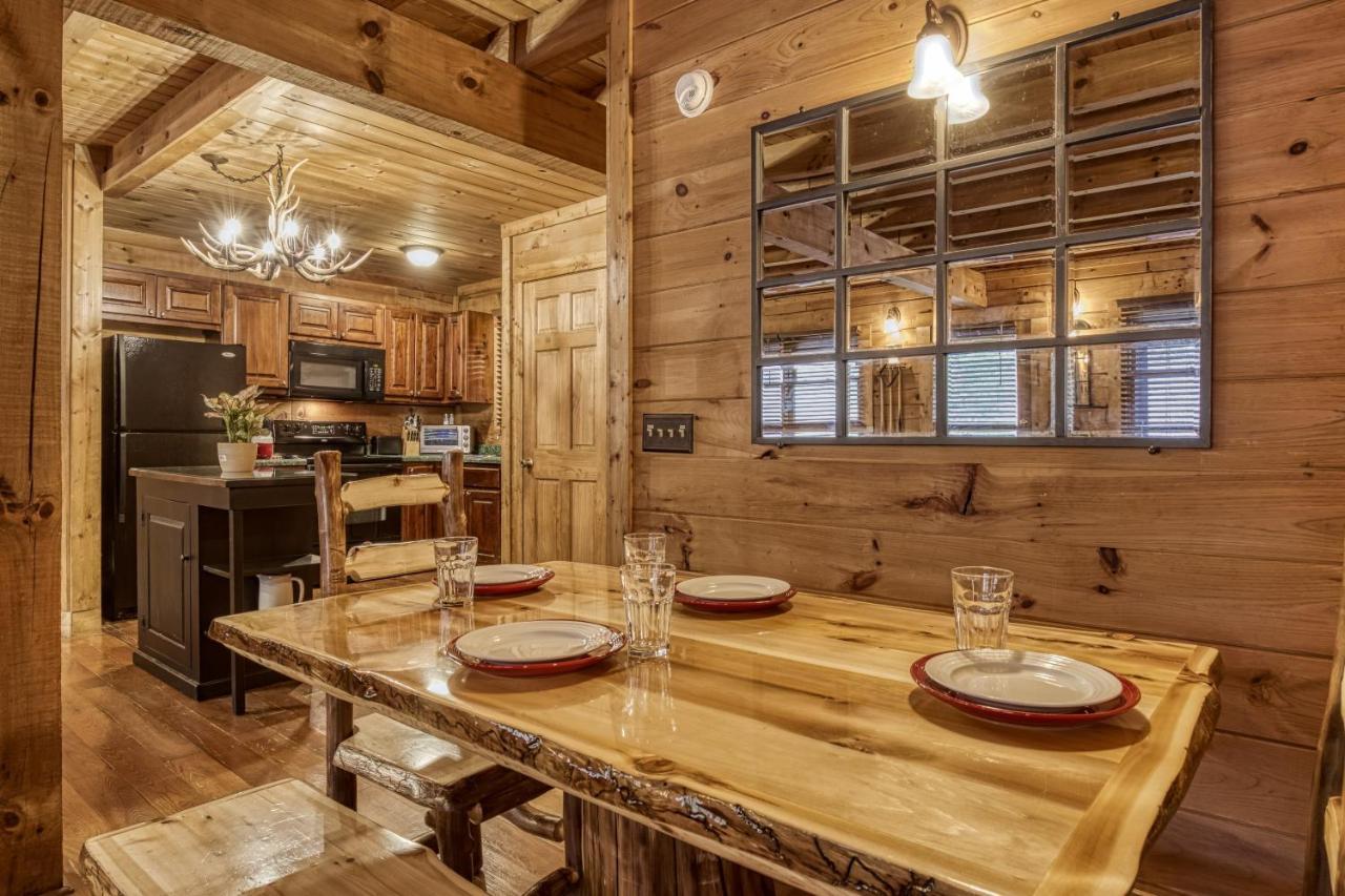 Bridgewood Cabin, Hot Tub, 1089 Of Free Attraction Tickets For Each Paid Day, Dollywood And More! Pigeon Forge Esterno foto
