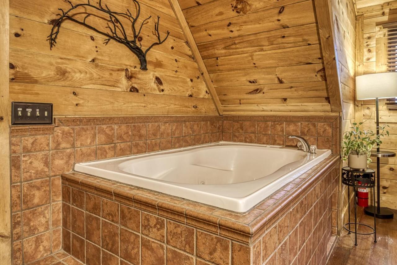 Bridgewood Cabin, Hot Tub, 1089 Of Free Attraction Tickets For Each Paid Day, Dollywood And More! Pigeon Forge Esterno foto